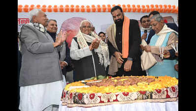 शकुनी चौधरी कहते हैं, लव-कुश के बीजों को फल लगते देखकर खुशी हो रही है