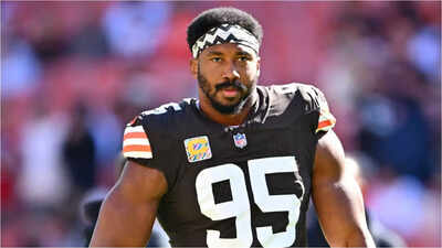 “Someone check on Mark Gastineau”: Fans react as Myles Garrett breaks NFL single-season sack record