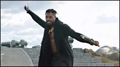 మైఖేల్ బి. జోర్డాన్ 'బ్లాక్ పాంథర్' తర్వాత తాను థెరపీకి వెళ్లవలసి వచ్చిందని వెల్లడించాడు: 'నేను ఇంకా ఒత్తిడి తగ్గించాల్సిన అవసరం ఉందని నేను నేర్చుకుంటున్నాను'