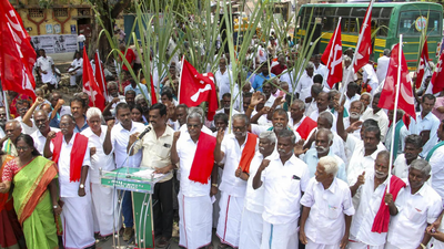 Chennai: Communist party workers protest  near US Consulate against apprehension of Venezuelan president Nicolas Maduro; 150 detained