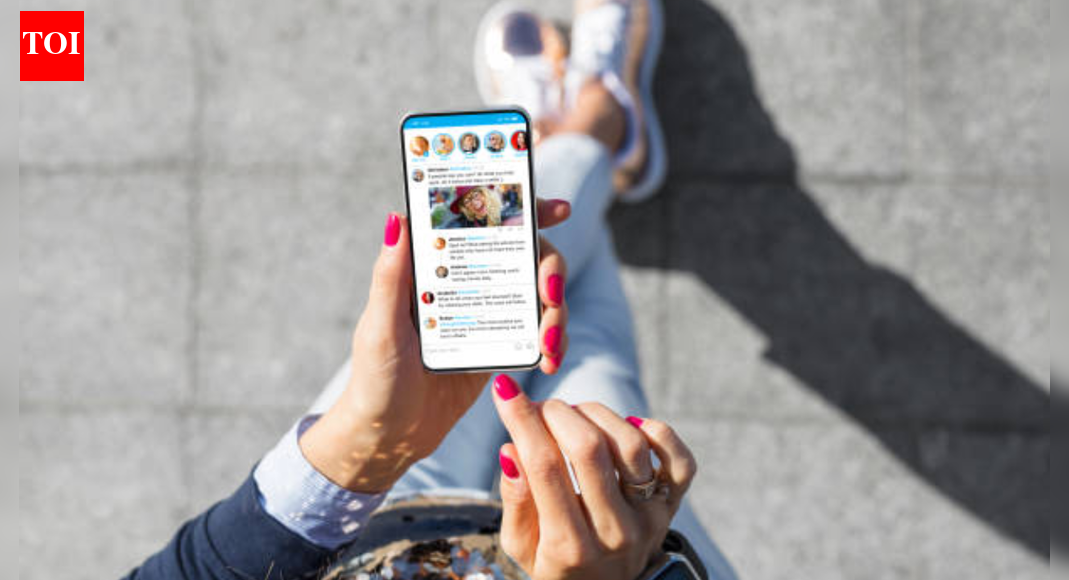 Why constant messaging kills attraction