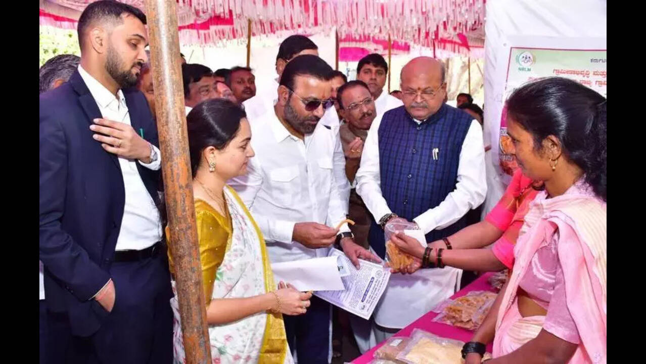 Dharwad tops state in guarantee schemes implementation: HM Revanna |  Hubballi News - The Times of India