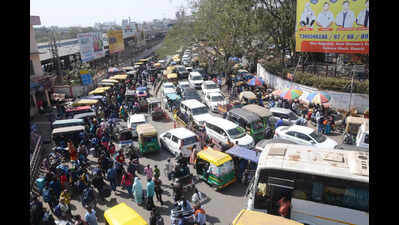 Vendors back on footpaths days after they are evicted