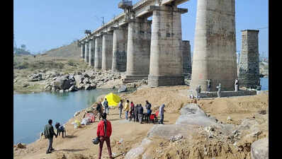 Rly experts to inspect damaged bridge from today