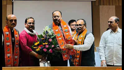 Maharashtra BJP neta Bawankule defends unopposed poll wins as sign of ...