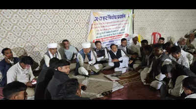 Ex-minister joins sit-in against rejig of Barmer dist