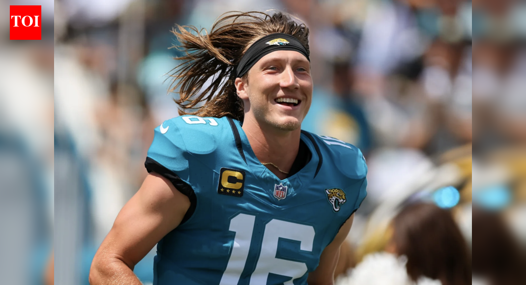 Trevor Lawrence goes viral after letting a female fan squat him at a bar