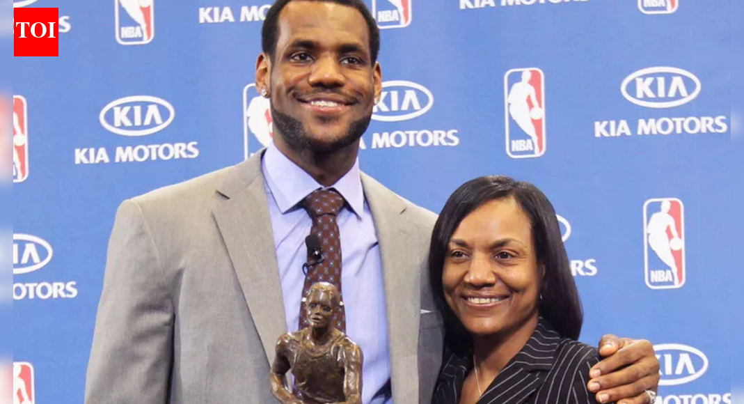 “Mama’s Boy” - LeBron James’ adorable mid-interview moment with his mother sends fans into frenzy