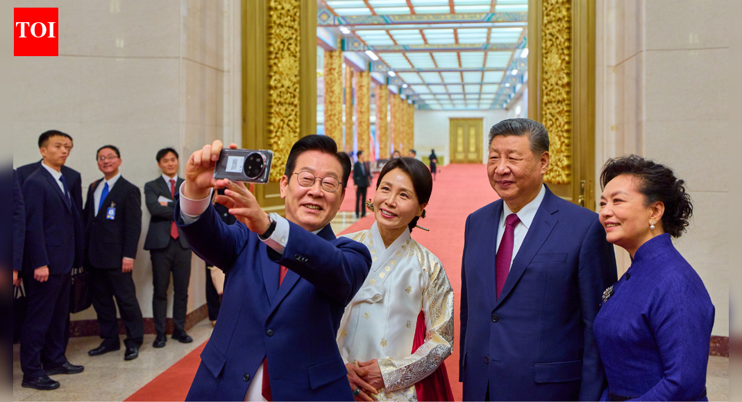 'Selfie with President Xi': Two months after 'backdoor' phone joke, South Korea's Lee gets 'shot of a lifetime'