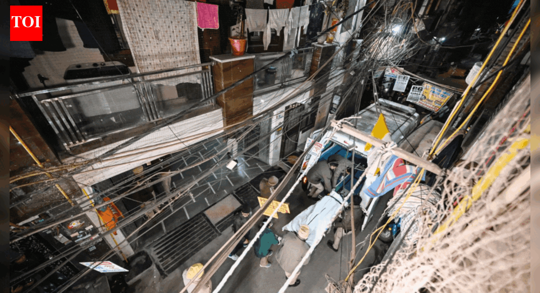 'Dhatura laddoos, strangled with muffler': Delhi man walks into police station, confesses to killing mother, 2 siblings; attempted suicide multiple  times