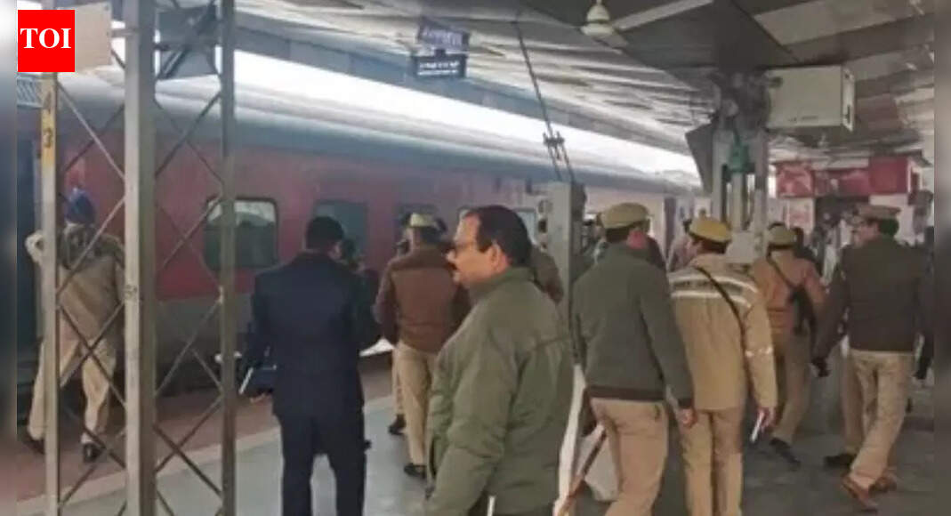 Bomb threat triggers panic at Mau railway station in UP; Kashi Express evacuated
