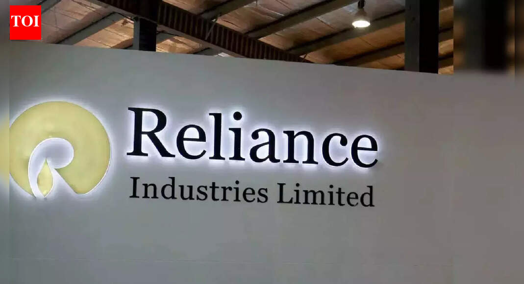 Reliance Industries shares fall 5%! Over Rs 1 lakh cr eroded from M-cap