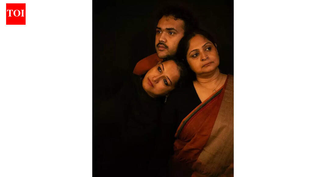 A memory play on family, distance, and loss across generations