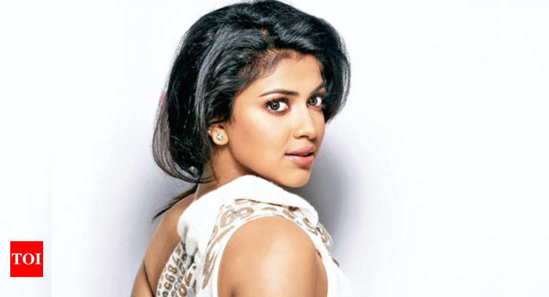 Amala Paul to act opposite Allu Sirish?