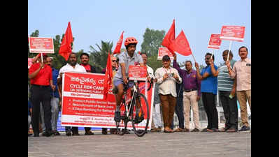 Jana Chaitanya Cycle Yatra, advocating protection of public sector banks, reaches Vijayawada