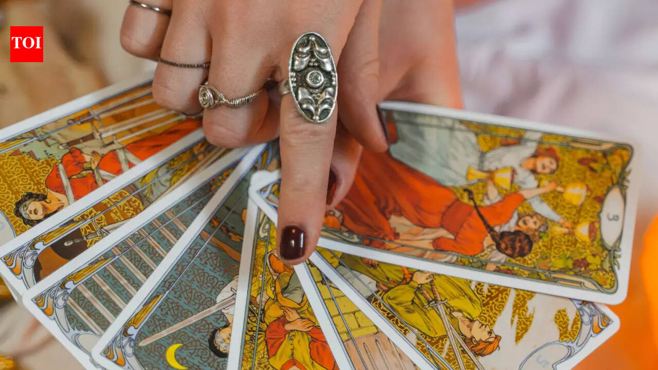 Tarot Predictions Jan 9: The 'High Priestess' Reveals a Fated Secret ...