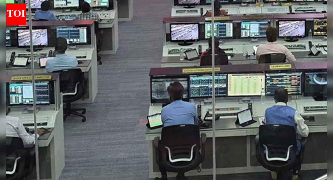 IT firms brace for soft Q3, mid-caps to beat larger cos