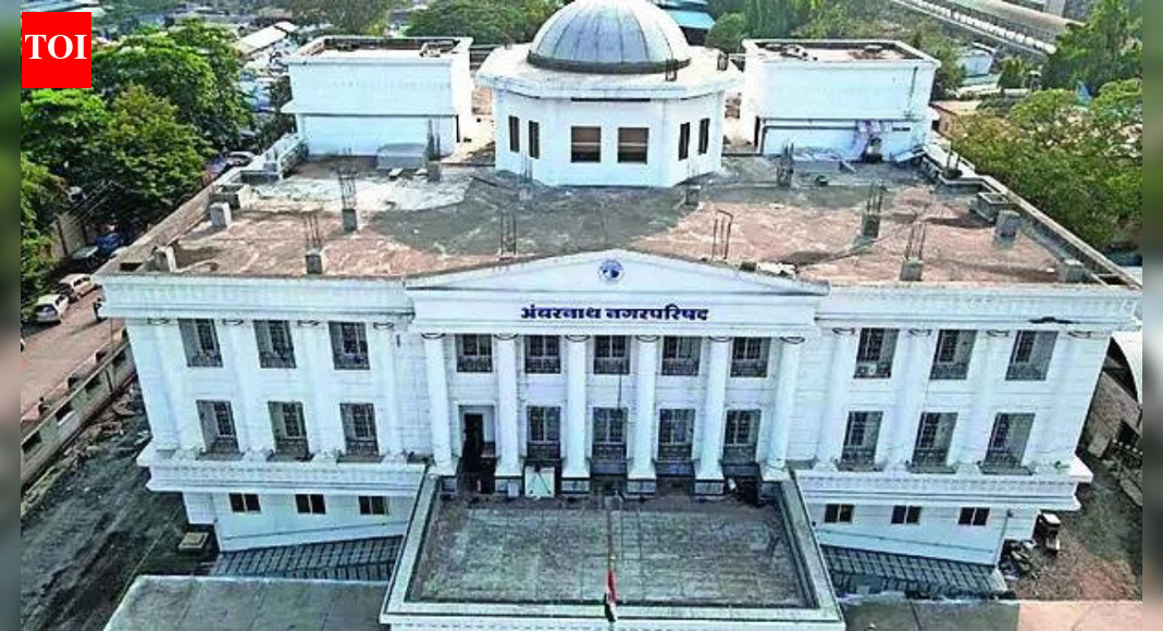 BJP allies with Cong to snatch Maha civic body from Sena