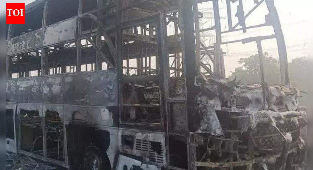 Midnight fire guts Nagpur–Mumbai bus on Samruddhi Expressway; 36 jump out in time
