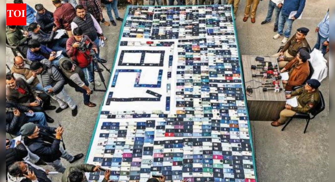 Noida to Nepal: How stolen cellphones changed hands; 6 held with 820 handsets worth Rs 6 crore