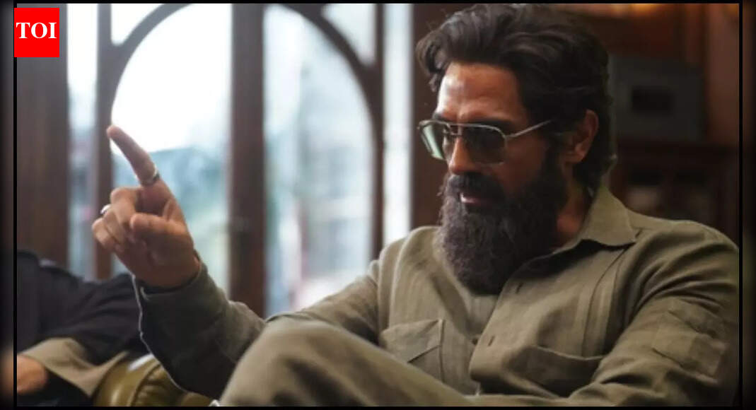 Arjun Rampal has a 'blast' watching 'Dhurandhar' with his 'Goa Gang'