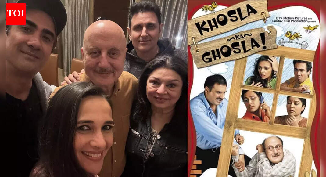 'Khosla Ka Ghosla 2': OG cast of Anupam Kher, Tara Sharma Saluja, Parvinn Dabbass, Kiran Juneja, Ranvir Shorey reunites in EPIC selfie - See PIC