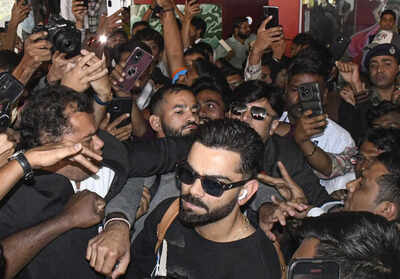 Scenes of frenzy: Virat Kohli gets mobbed on arrival in Vadodara - Watch