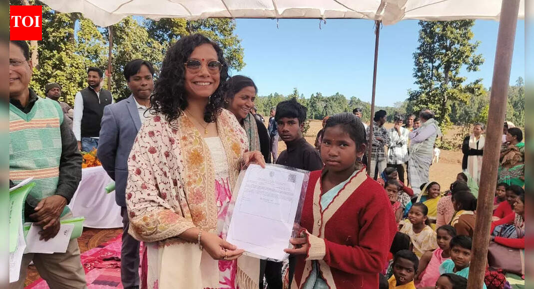 Gumla DC Visits Remote PVTG Villages, Promises Road, Aadhaar, and Mushroom Farming Training