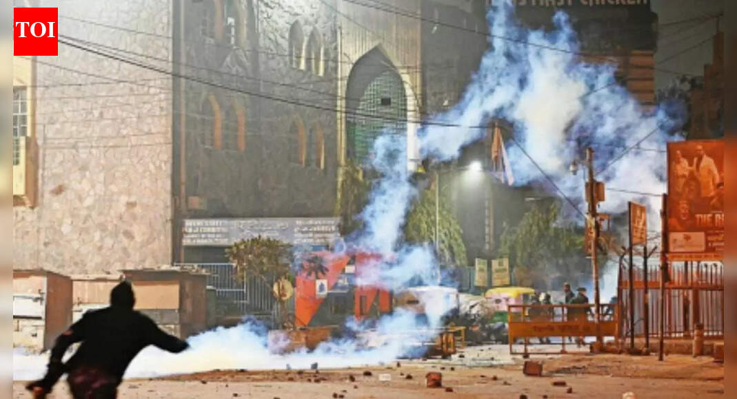 Late-night demolition drive sets off clashes near old Delhi