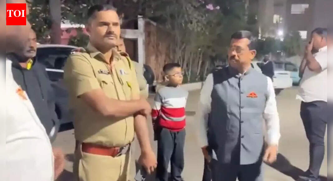 Maharashtra election campaign disrupted: Stones hurled at Shiv Sena leader's car; police review CCTV for culprits