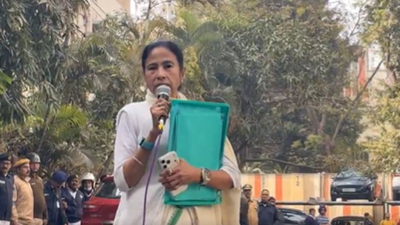 ED raids I-PAC: Mamata reaches chief’s house, hits out at Amit Shah; asks ‘Is this home minister's job?’