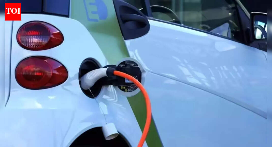 EV wholesales 2025: e2Ws grow 11%, passenger EVs nearly double YoY