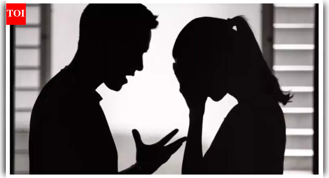 Man caught cheating on camera while dining in Sicily, files lawsuit against restaurant for 'violation of privacy'