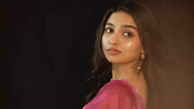 Mamitha Baiju's song at Vijay Thalapathy starrer 'Jana Nayagan' event sparks meme fest