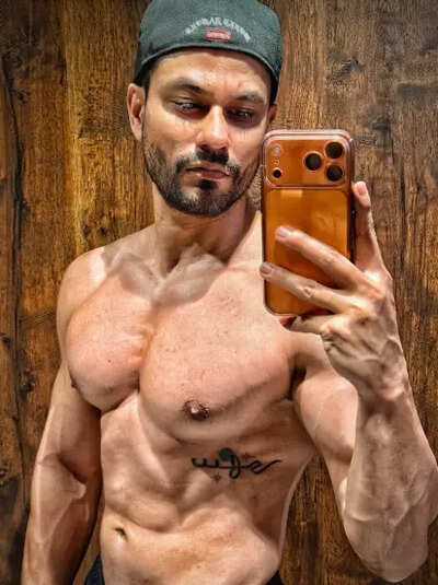 Kunal Kemmu vibes to Ranveer Singh starrer ‘Dhurandhar’ track ‘Ramba Ho’; says ‘let’s make 2026 a vibe’