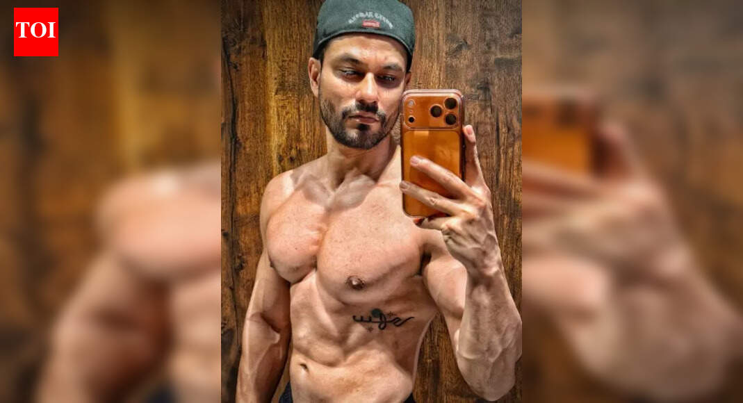 Kunal Kemmu vibes to Ranveer Singh starrer ‘Dhurandhar’ track ‘Ramba Ho’; says ‘let’s make 2026 a vibe’