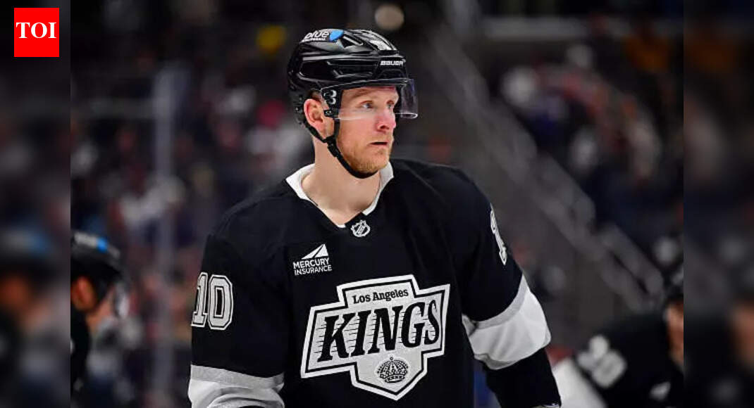 Corey Perry exits Kings after being placed on non-roster status