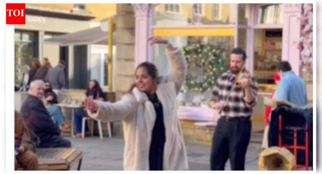 When East meet West: Indian woman performs  Bharatanatyam  on Bath Street London to the beats of a violin; internet falls in love, video inside