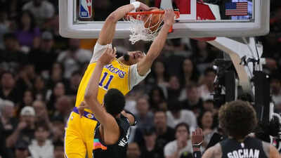 “Luka magic, Sir”: Fans react to Luka Doncic’s high alley-oop to Jaxson Hayes in Lakers vs Spurs