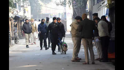 बम की धमकी वाले ईमेल के बाद कई अदालतें खाली करा ली गईं