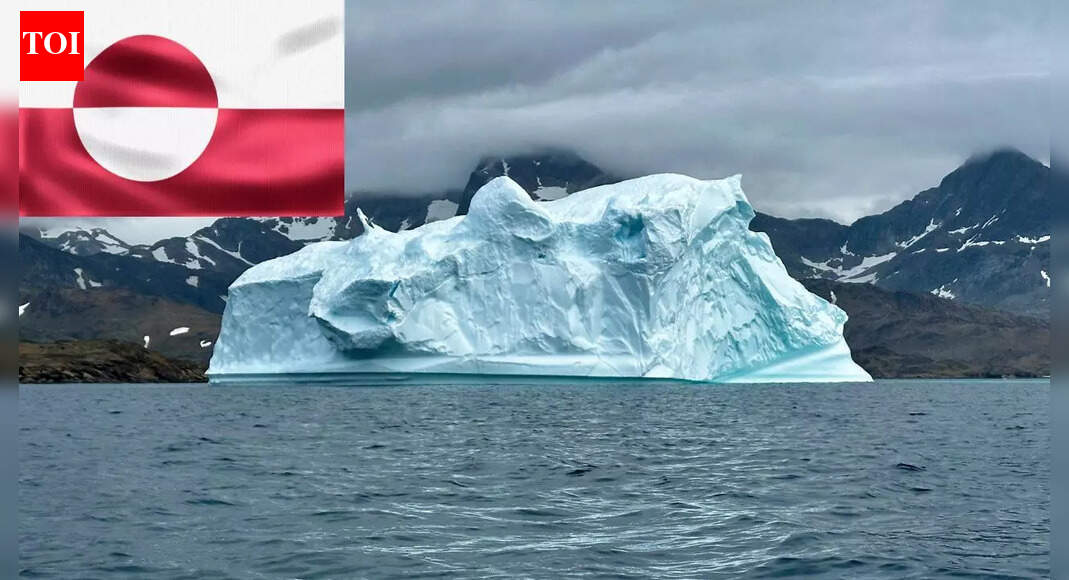 Greenland, a paradise where mountains of ice float in the sea and the sun shines at midnight