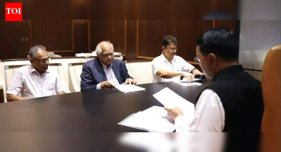 Ex-CJ leads delegation to CM, submits charter on development and ecology