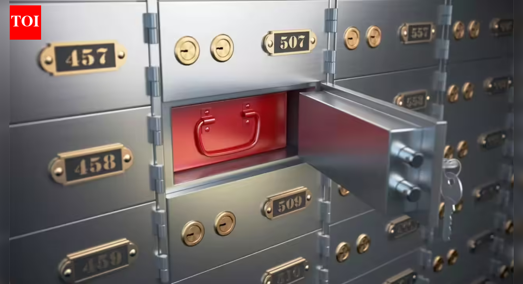 Sangli bank lockers cleaned out
