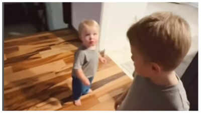 இரண்டு பையன்களின் தாய் உறங்கும் நேரத்தில் ஒரு திரைப்படத்திற்காக வீட்டை விட்டு வெளியேறுகிறார், கணவர் குழந்தைகளின் உணர்ச்சிகரமான எதிர்வினையைப் பதிவு செய்கிறார்; இணையத்தை உருக வைக்கிறது