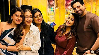 The OG cast of Yeh Rishta Kya Kehlata Hai Karan Mehra, Nidhi Uttam, and others reunite; say, “Purane rishte, aur nayi yaadein”