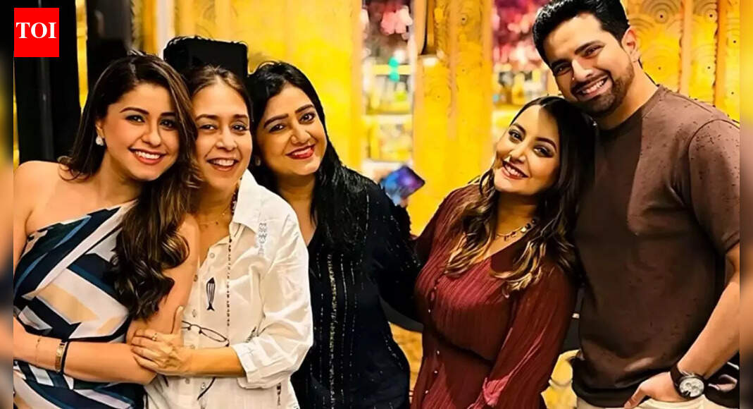 The OG cast of Yeh Rishta Kya Kehlata Hai Karan Mehra, Nidhi Uttam, and others reunite; say, “Purane rishte, aur nayi yaadein”