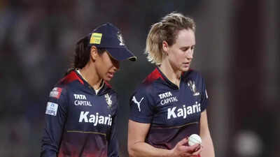 'You’ve got best fans': Out of WPL, Elysse Perry backs Smriti Mandhana's RCB from home - Watch