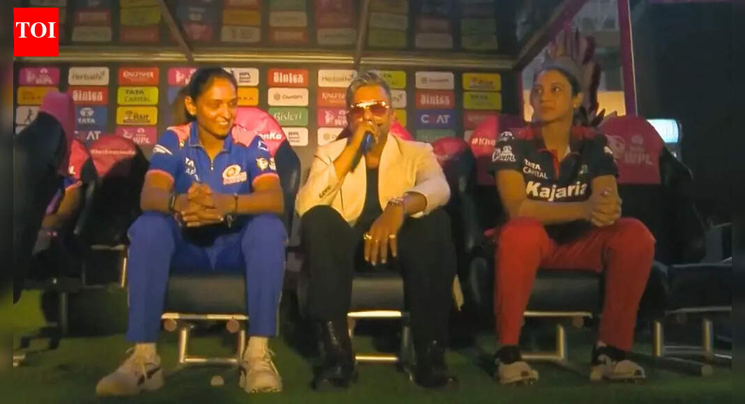 Uncomfortable! Honey Singh's entry catches Mandhana, Kaur off-guard - Watch