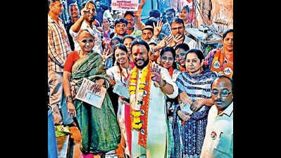 BMC polls: Shiv Sena’s Jogeshwari candidate goes all out to retain his turf