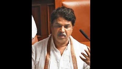 R Ashoka presses to conduct judicial inquiry over strip-off case